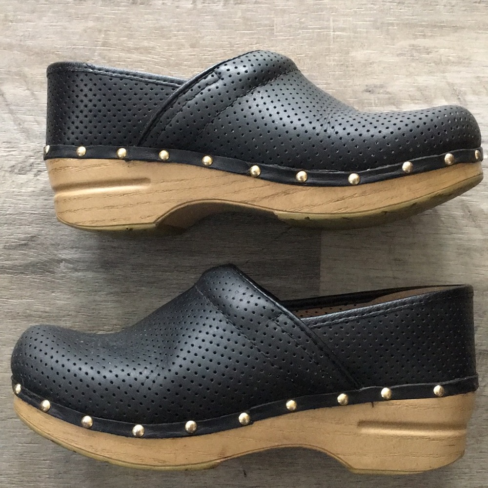 Black Danskos